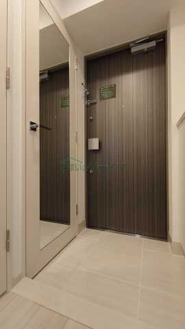 玄関　LIBR GRANT 神楽坂(反転タイプのお写真です)