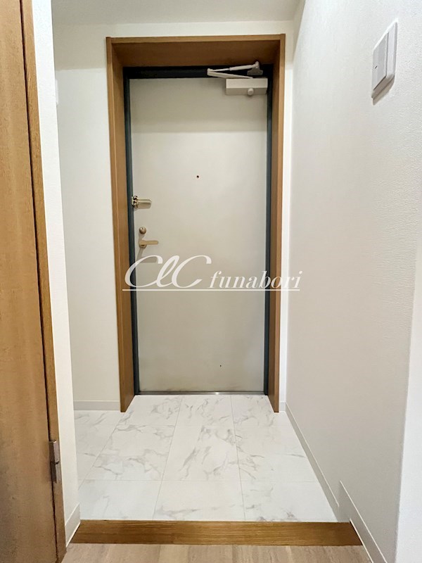 玄関　※参考写真