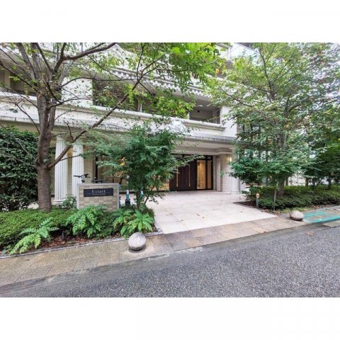 エントランス　清潔なエントランスです