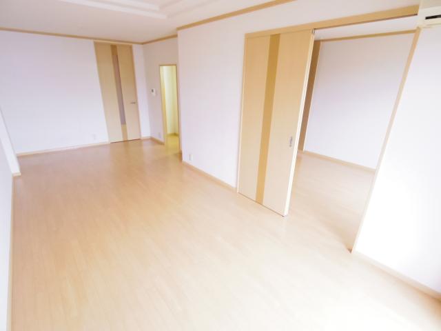 居室・リビング　ゆったり過ごせる居間です