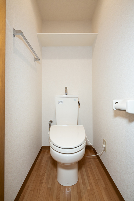 トイレ　※写真は同タイプ住戸です。