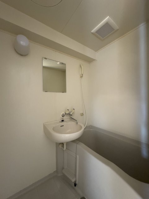洗面設備　同物件別号室の写真です。