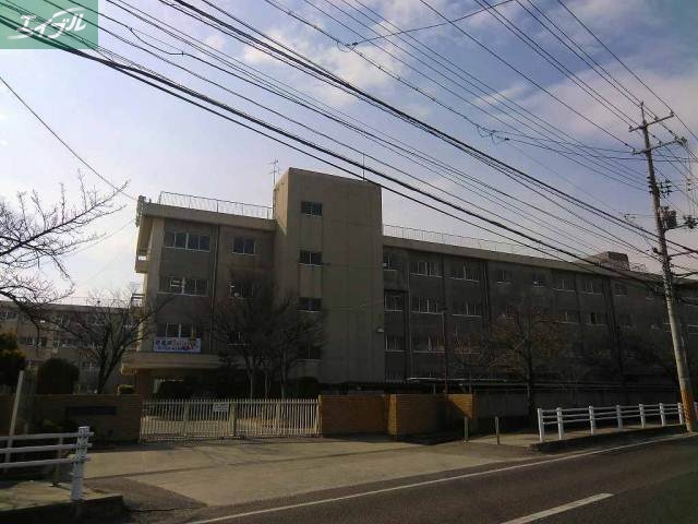 中学校　芳泉中学校（中学校）まで800m