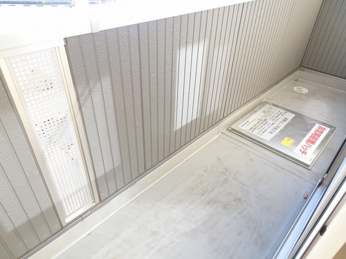 バルコニー　お洗濯にも便利なバルコニー付き