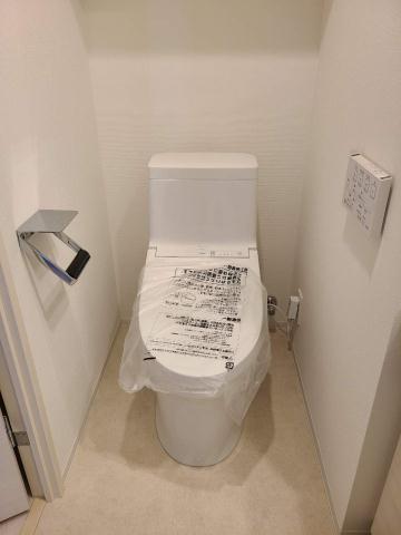 トイレ　落ち着いた色調のトイレです