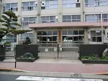 小学校　足立区立古千谷小学校（小学校）まで710m