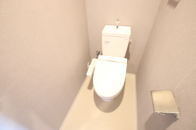 トイレ　※別室の参考写真の為、現況優先です。