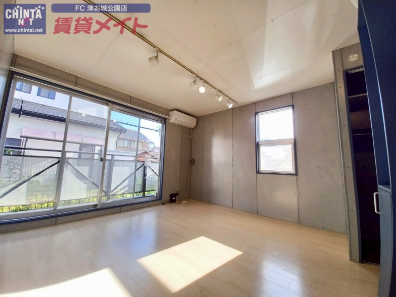 居室・リビング　別部屋参考写真です。