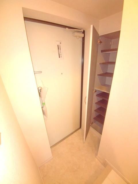 玄関　シューズボックス付