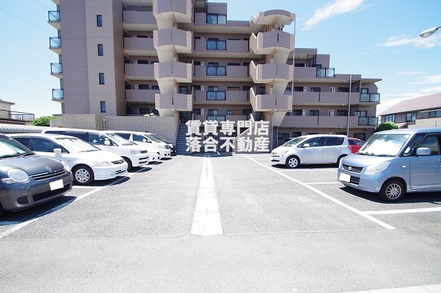 駐車場　敷地内駐車場完備