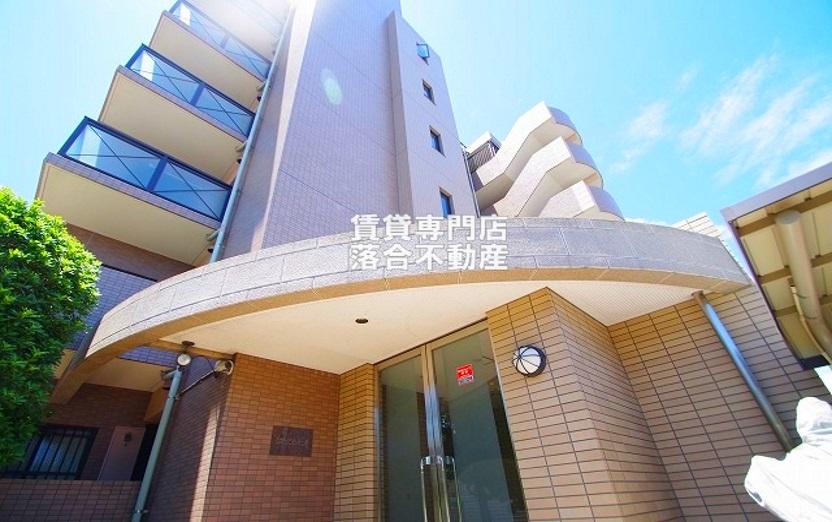 建物外観　しっかりとした建物