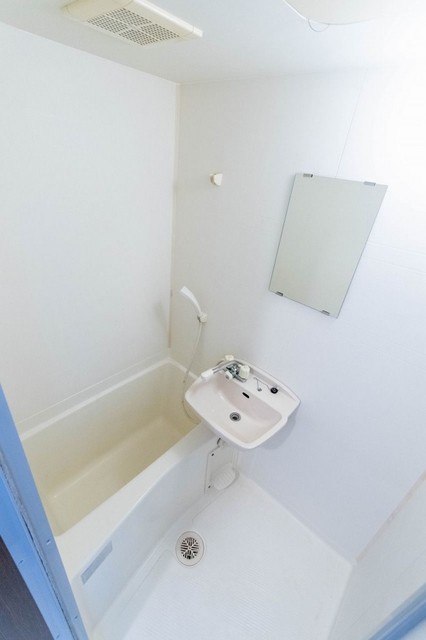 バス・シャワールーム　【浴室】【写真は１０３号室】