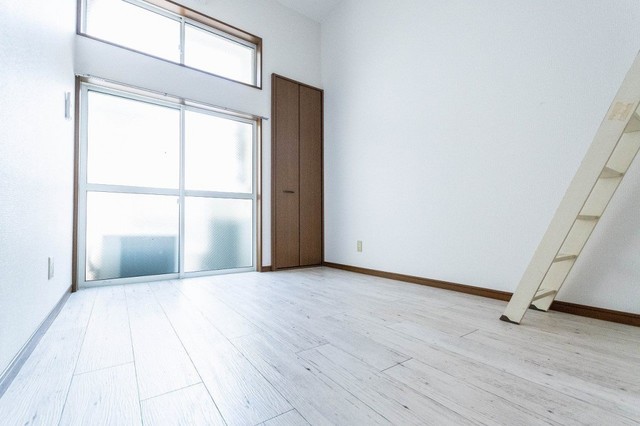 居室・リビング　【洋室】【写真は１０３号室】