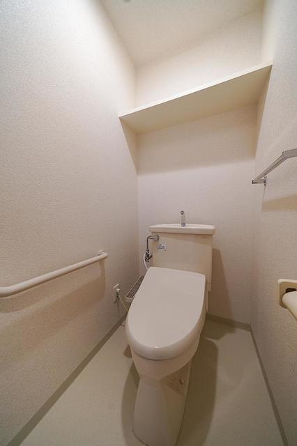 トイレ　※写真は同タイプ住戸です。