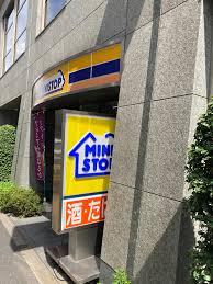 コンビニ　ミニストップ新宿左門町店（コンビニ）まで324m