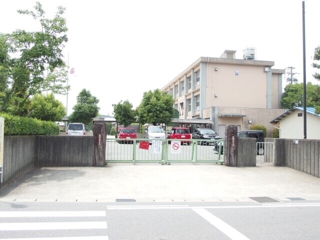 小学校　岡崎市立山中小学校（小学校）まで245m