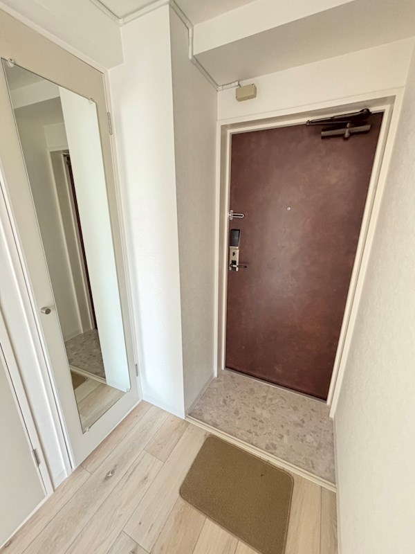 玄関　※別部屋参考写真