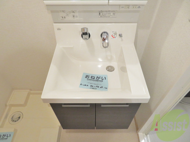 洗面設備　独立洗面台があるのは、嬉しいポイントですね。