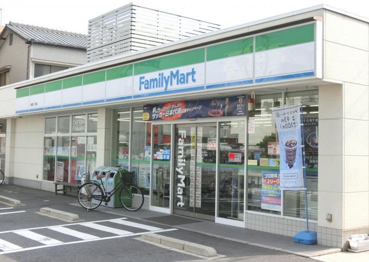 コンビニ　ファミリーマート皆実町一丁目店（コンビニ）まで450m