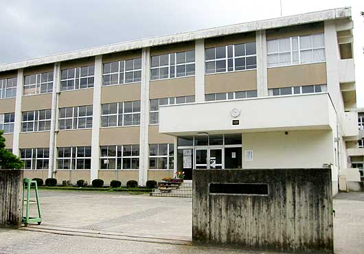 小学校　舞鶴市立倉梯第二小学校（小学校）まで549m
