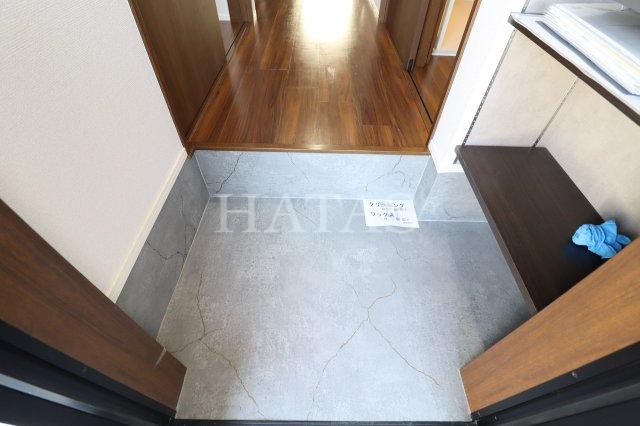 玄関　同物件別部屋です。
