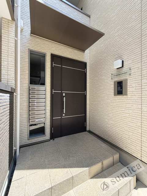エントランス　明るいエントランスであなたのお帰りをお待ちします＾＾