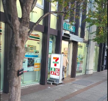 コンビニ　セブンイレブン月島駅前店（コンビニ）まで395m