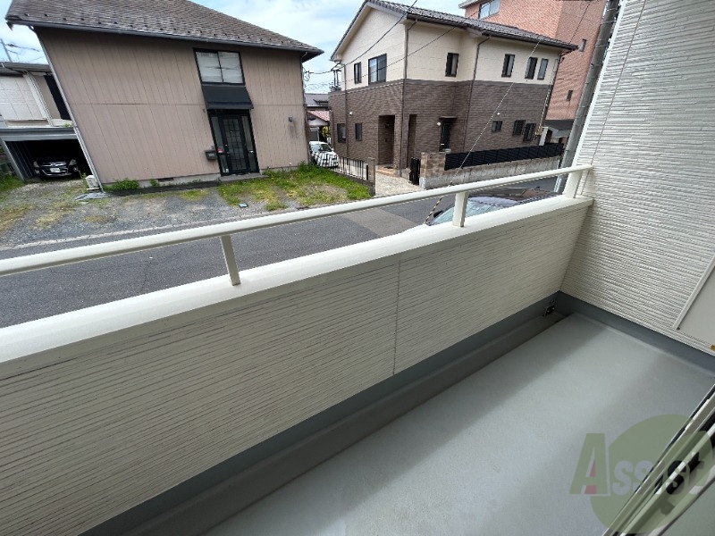 バルコニー　バルコニーは広さもあってお洗濯も干せそうです。