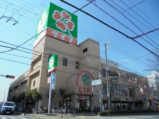 スーパー　パントリー八尾店（スーパー）まで779m