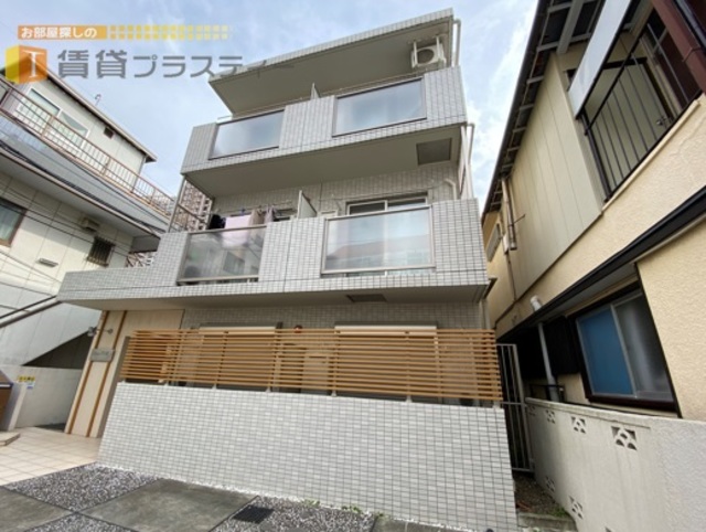 建物外観　あの有名なディスカウントショップの裏に佇む鉄筋マンション。。