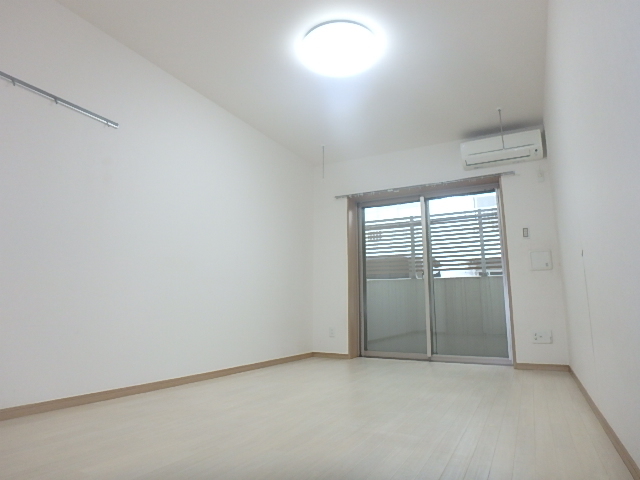 居室・リビング　デッドスペースが少なくレイアウトのしやすいお部屋です。