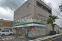 コンビニ　ファミリーマート小浦忠岡南店（コンビニ）まで825m