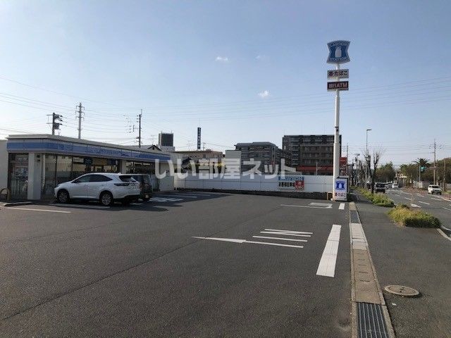 コンビニ　ローソン（コンビニ）まで938m