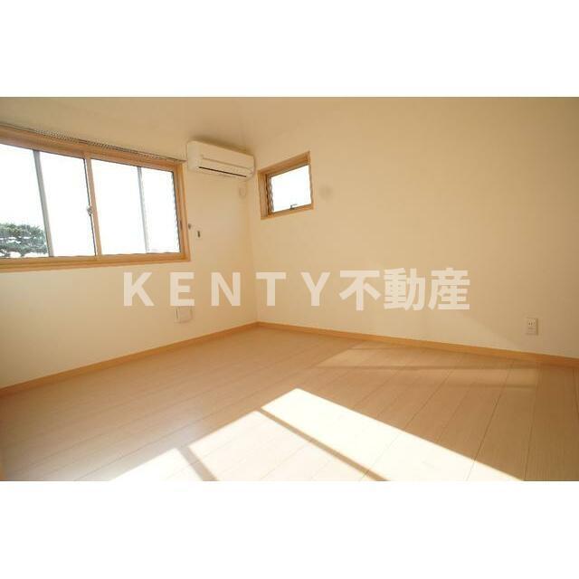 その他部屋・スペース　広くて明るい寝室