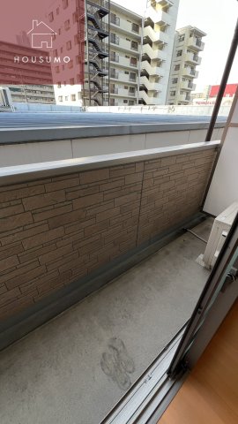バルコニー　暖かな日差しのふりそそぐバルコニー