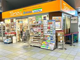 コンビニ　ファミリーマート トモニー東久留米駅店（コンビニ）まで369m