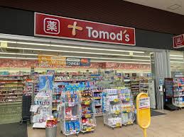 ドラックストア　トモズ Emio東久留米店（ドラッグストア）まで399m