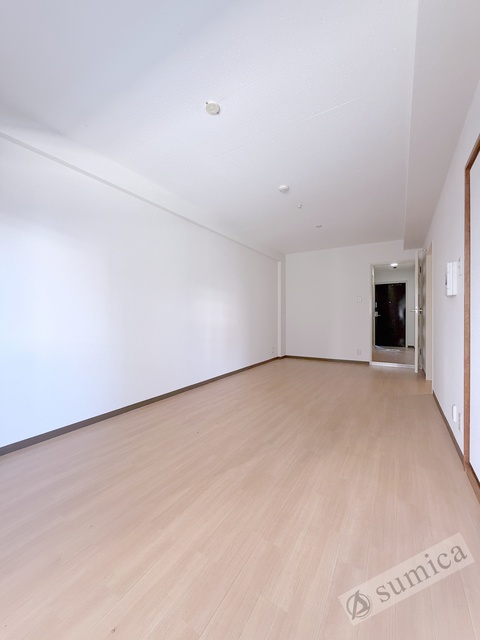 居室・リビング　日当たりのいいお部屋です♪