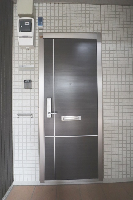 玄関　参考写真（同建物別部屋のものです）