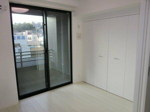 居室・リビング　２面採光の明るいお部屋です