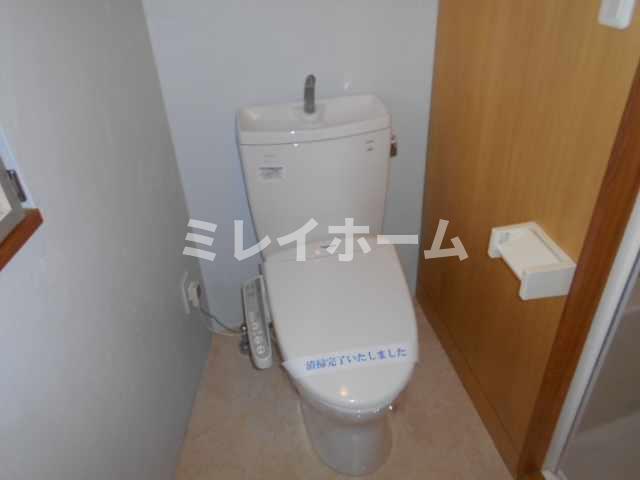 トイレ　同建物内、別のお部屋の参考写真になります。