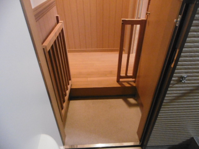 玄関　※別部屋参考写真・現況優先※２０１号室