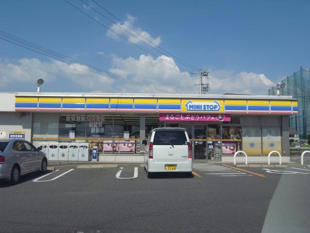 コンビニ　ミニストップ安八氷取店（コンビニ）まで862m