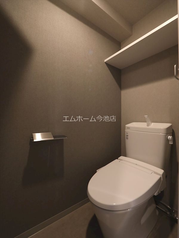 トイレ　温水洗浄便座付トイレ