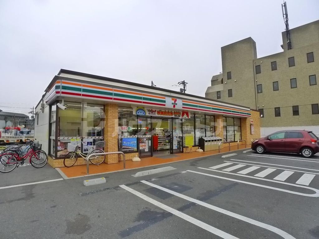 コンビニ　セブンイレブン足立鹿浜店（コンビニ）まで670m