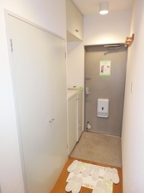 玄関　玄関収納もたっぷり