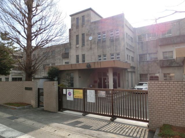 小学校　宮崎小学校（小学校）まで300m