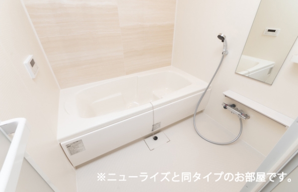 バス・シャワールーム　※参考写真　同建築メーカー施工の同間取完成他物件のものです。