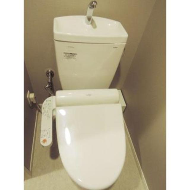 トイレ　※写真は同タイプ住戸です。
