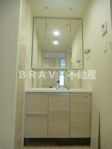 洗面設備　【プレサンス心斎橋レヨン】使いやすい独立洗面台です